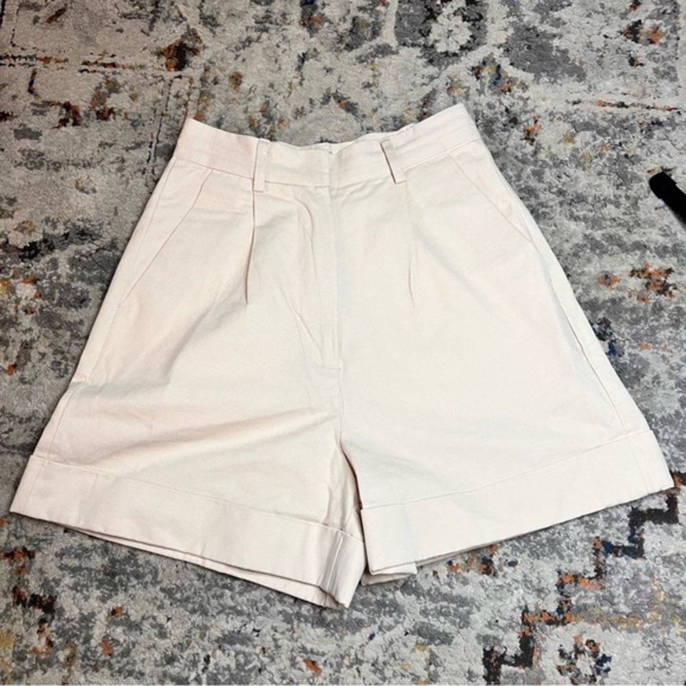 Moussy High Waist Pleated Shorts in Ivory